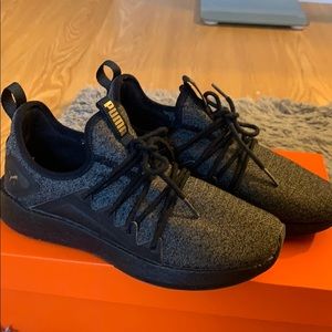 Like new, puma sneakers